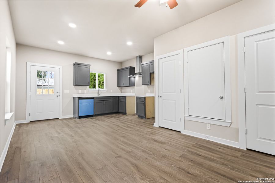 Spacious, unfurnished interior of a new home in , San Antonio (Image 11).