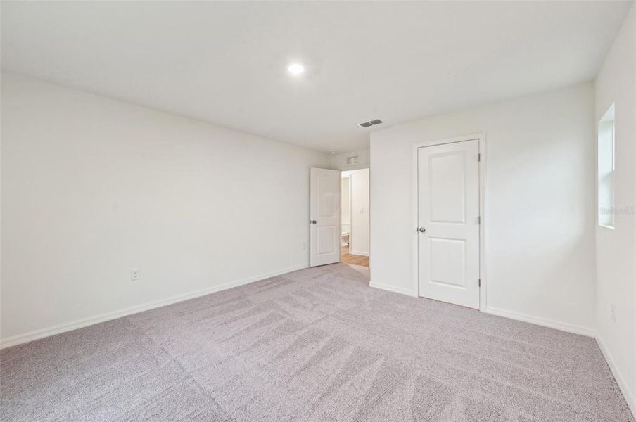 Spacious, unfurnished interior of a new home in Sugarmill Woods, Homosassa (Image 16). Spacious, unfurnished interior of a new home in Sugarmill Woods, Homosassa (Image 16).