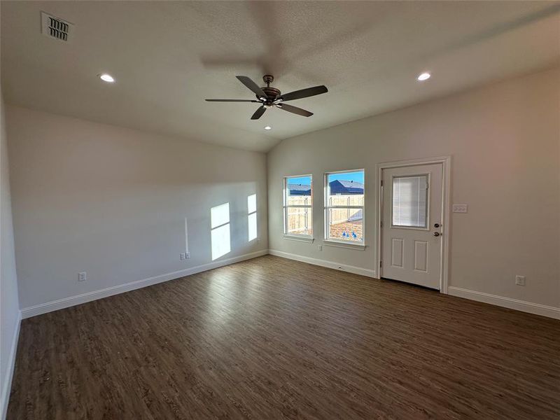 Spacious, unfurnished interior of a new home in , Abilene (Image 11).