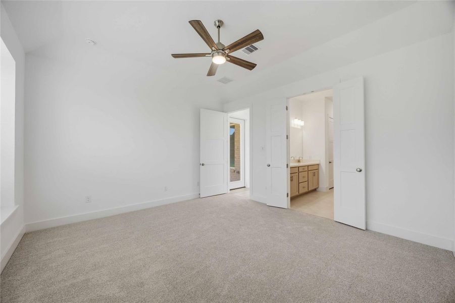 Spacious, unfurnished interior of a new home in Arabella on the Prairie, Richmond (Image 17).