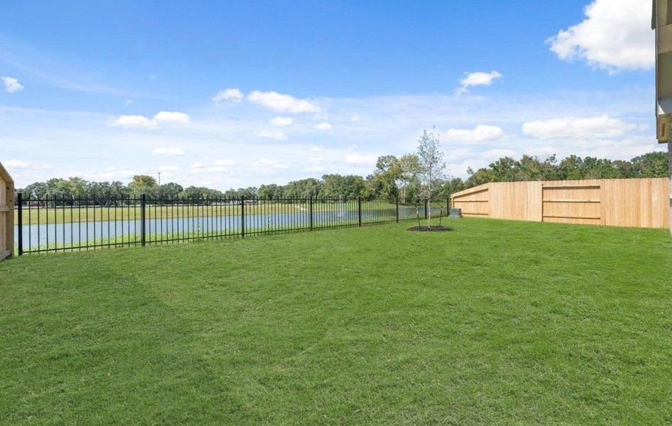 Exterior details and patio area of a home in Centennial Oaks, Santa Fe (Image 27).