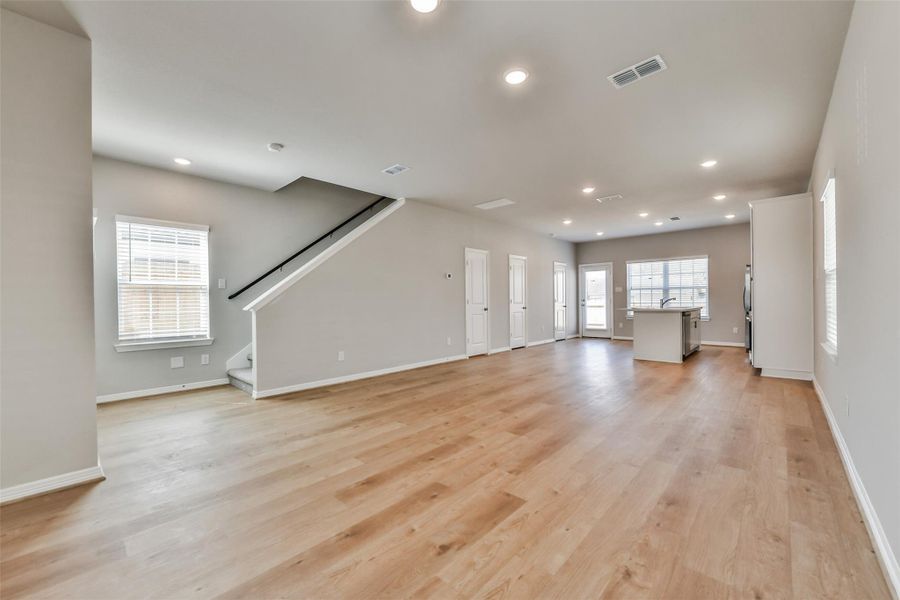 Spacious, unfurnished interior of a new home in , Houston (Image 14).