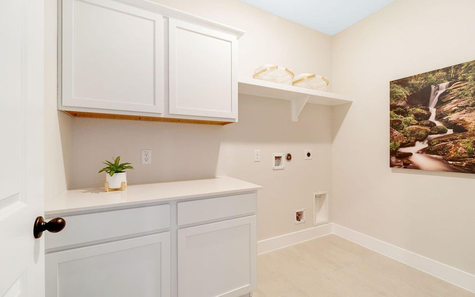 Furnished interior view inside a new home in Steed Landing, Texas City (Image 14).