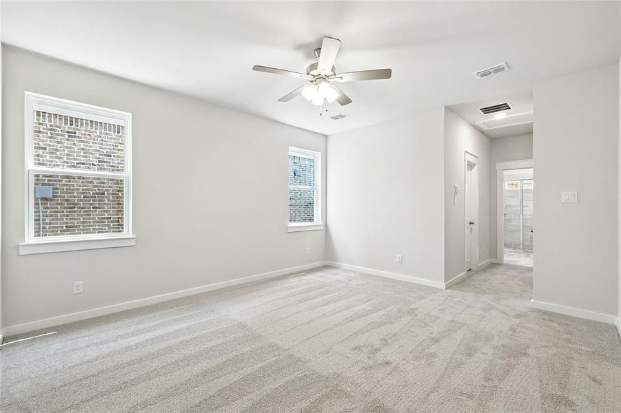 Spacious, unfurnished interior of a new home in Simpson Crossing, McKinney (Image 28).