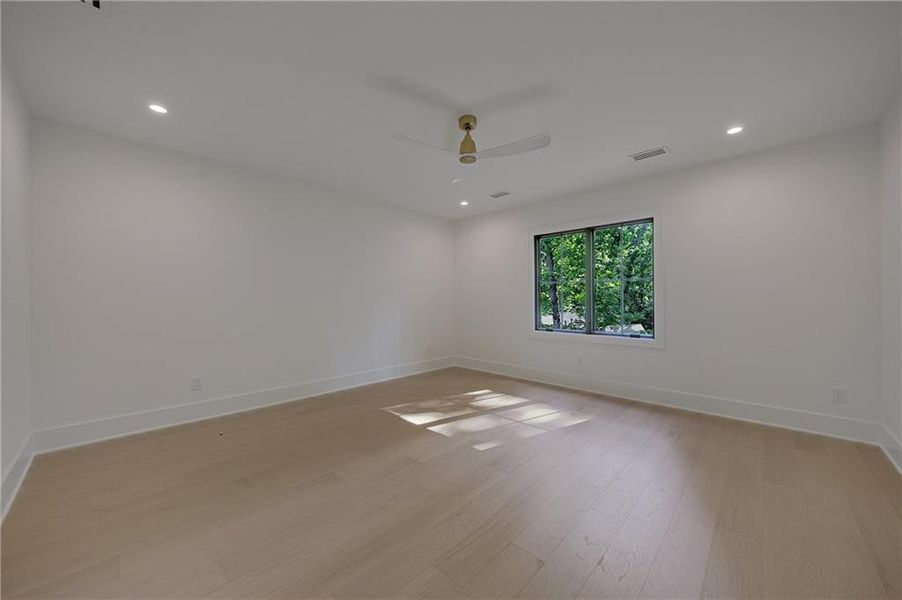 Spacious, unfurnished interior of a new home in , Alpharetta (Image 49).