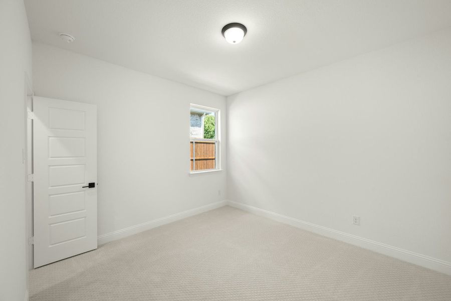 Spacious, unfurnished interior of a new home in Kentsdale Farms, DeSoto (Image 25).