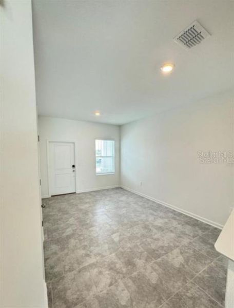 Spacious, unfurnished interior of a new home in , Davenport (Image 10).