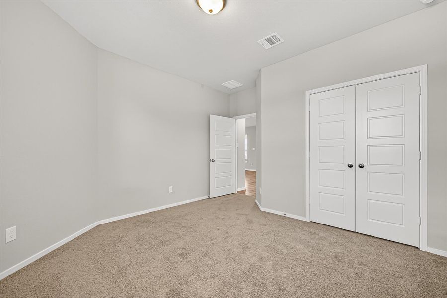 Spacious, unfurnished interior of a new home in Sunterra, Katy (Image 25).