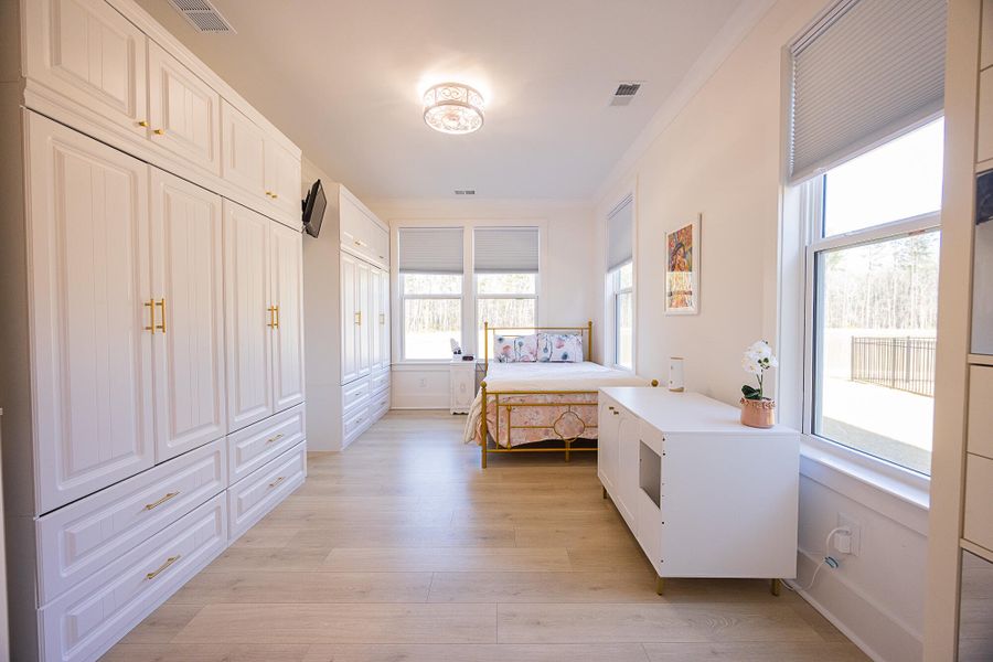 Furnished interior view inside a new home in , Ravenel (Image 51).