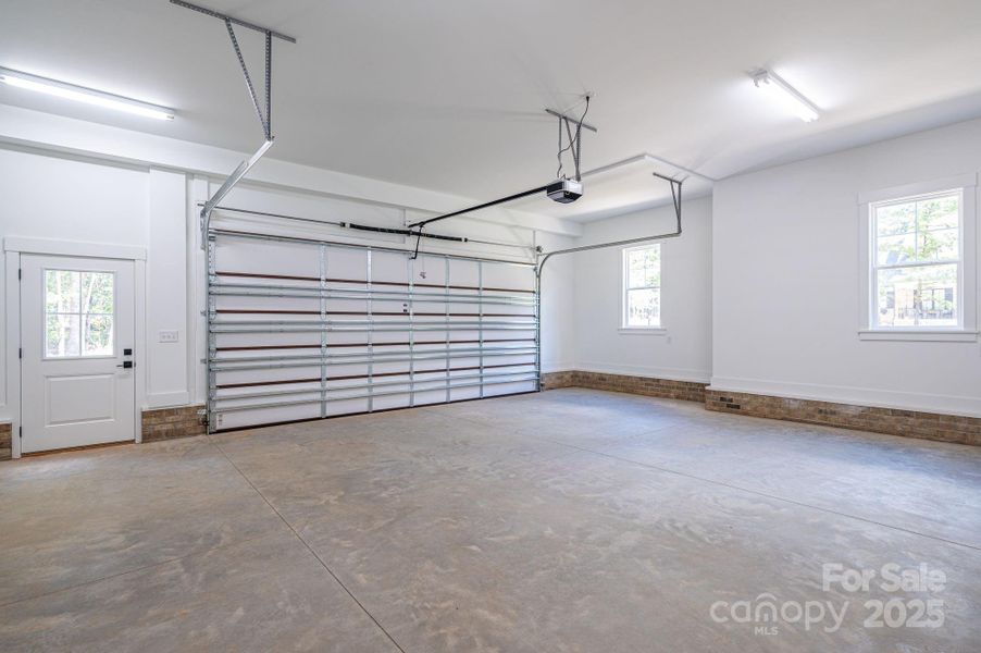 Spacious, unfurnished interior of a new home in , Lincolnton (Image 18).