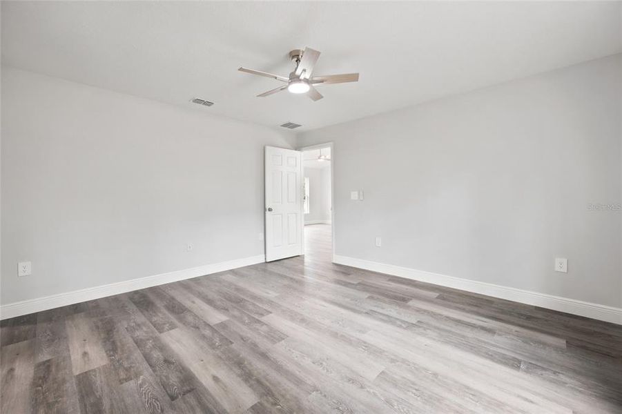 Spacious, unfurnished interior of a new home in , Ocala (Image 23).