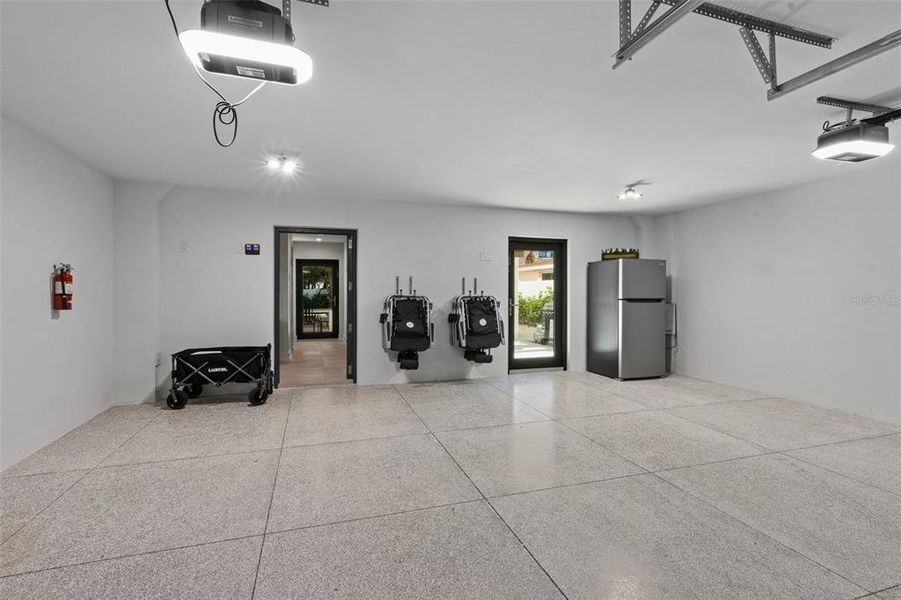 Spacious, unfurnished interior of a new home in , Sarasota (Image 20).