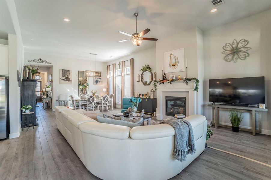 Furnished interior view inside a new home in Bridgewater 60', Midlothian (Image 30).