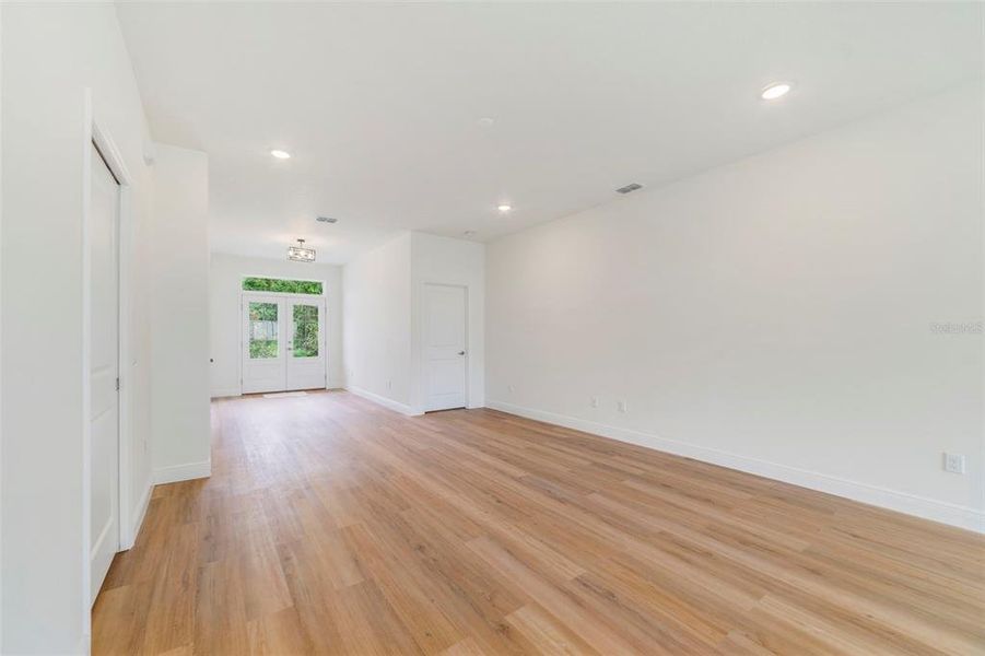 Spacious, unfurnished interior of a new home in , Deland (Image 20).