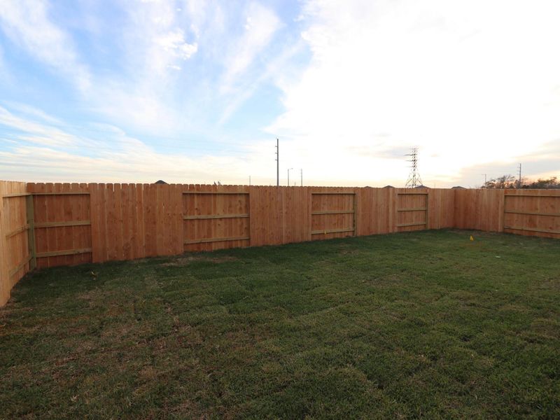 Exterior details and patio area of a home in Ambrose, La Marque (Image 4).