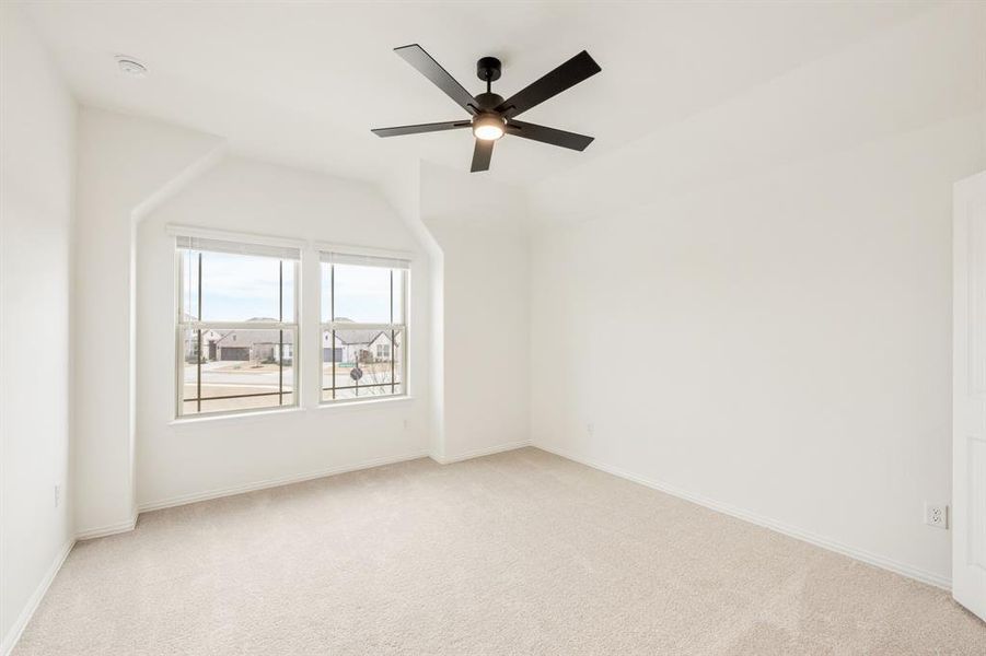 Spacious, unfurnished interior of a new home in Willow Wood, McKinney (Image 32).