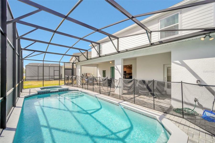 Exterior details and patio area of a home in , Clermont (Image 19).