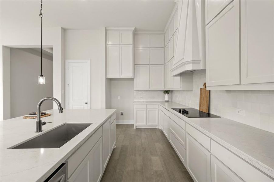 4818 Nomad- Kitchen-3