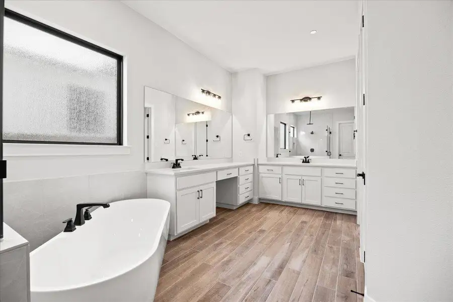 MOVE IN READY!! MOVE IN READY!!