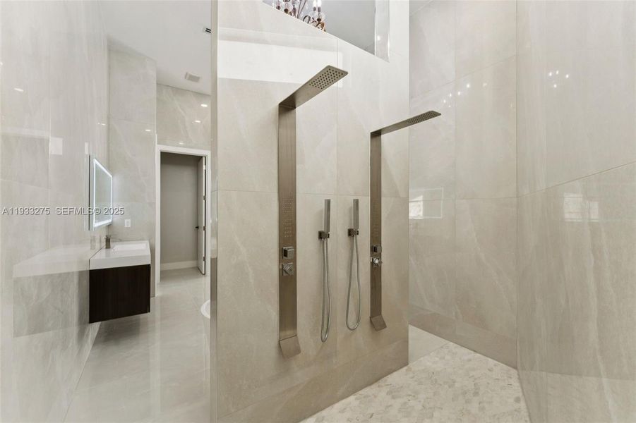 Furnished interior view inside a new home in , Deerfield Beach (Image 12).