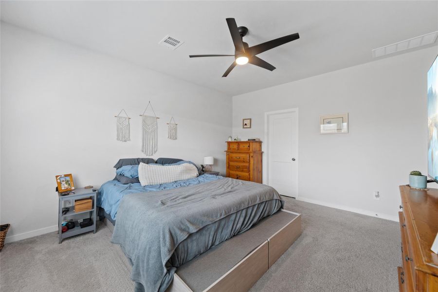 Furnished interior view inside a new home in Sherwood Glen, Conroe (Image 25).