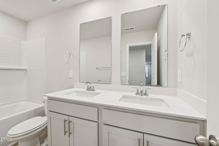 32-web-or-mls-Raleigh - Oak Manor - 133