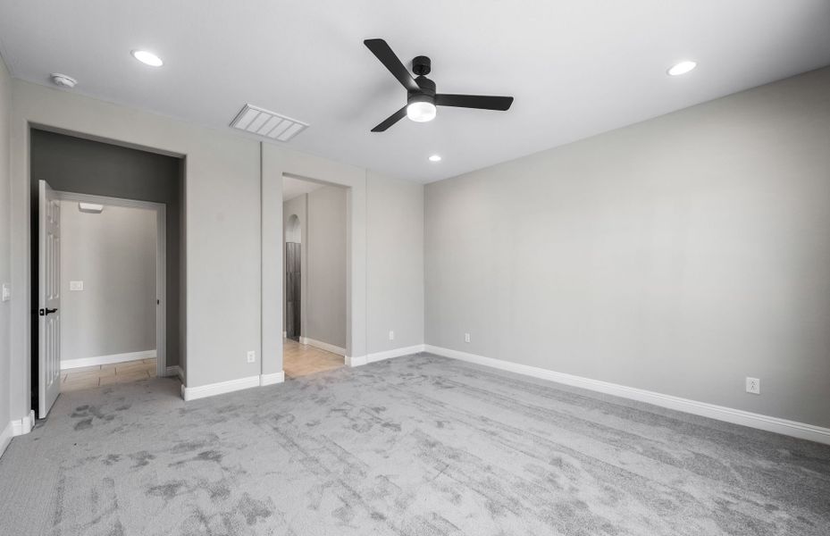 Spacious, unfurnished interior of a new home in Sun City Anthem at Merrill Ranch, Florence (Image 23).