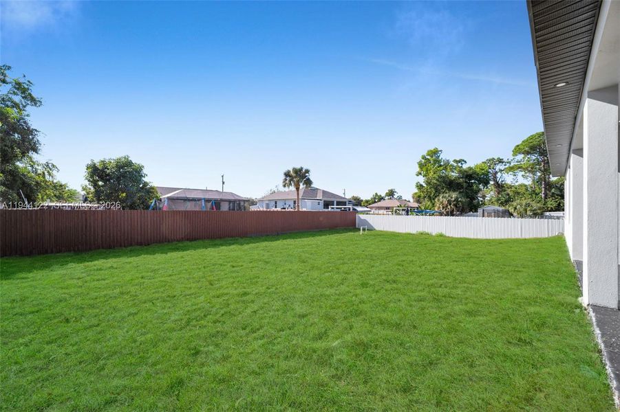 Exterior details and patio area of a home in , Lehigh Acres (Image 4).