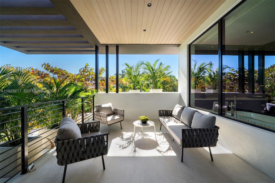 Exterior details and patio area of a home in , Miami (Image 28).