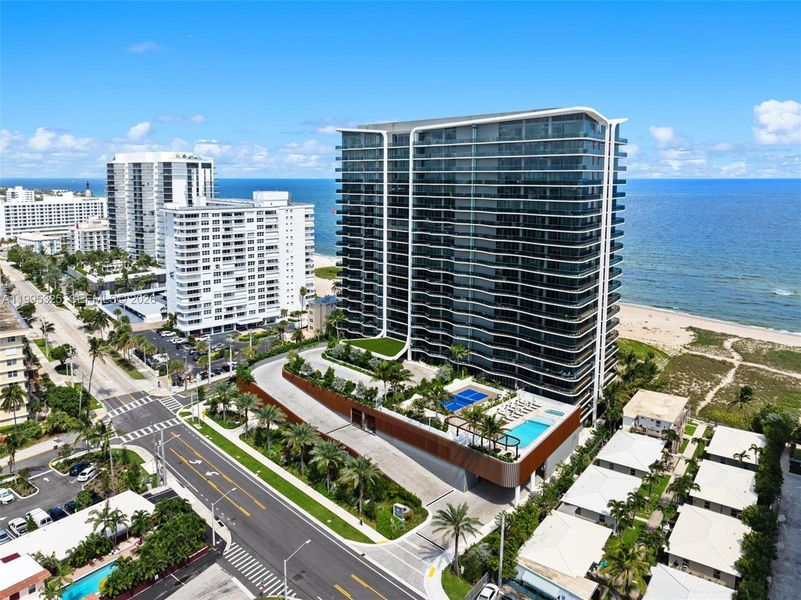 Condo located in Pompano Beach, FL showcasing its design and architecture (Image 17).
