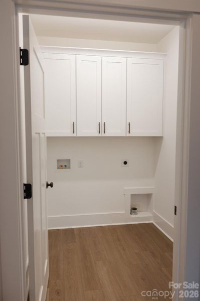 Spacious, unfurnished interior of a new home in , York (Image 27).