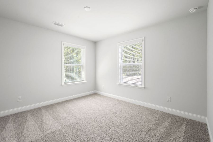 Spacious, unfurnished interior of a new home in Waterways, Richmond Hill (Image 26).