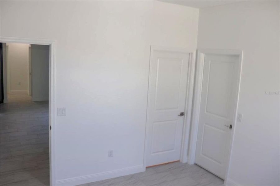 Spacious, unfurnished interior of a new home in , Citrus Springs (Image 34).