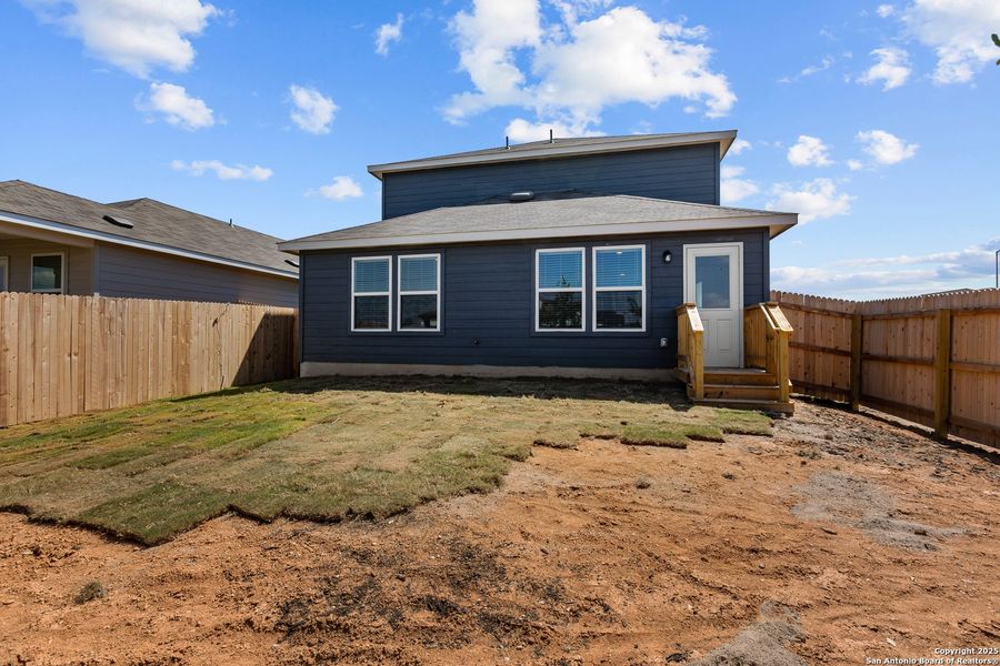 Exterior details and patio area of a home in Cinco Lakes, San Antonio (Image 19).