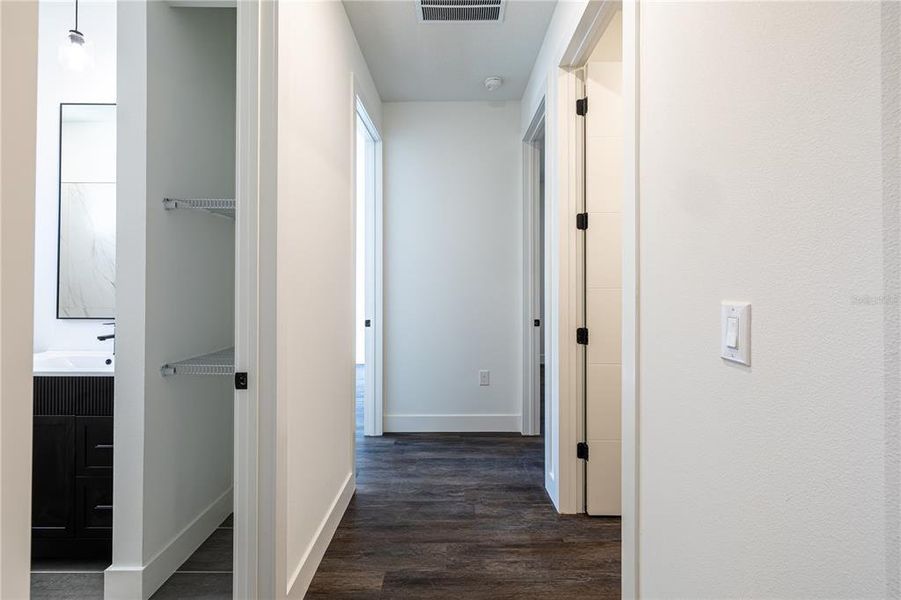 Spacious, unfurnished interior of a new home in , Deland (Image 35).