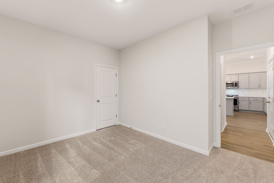 Spacious, unfurnished interior of a new home in Landmark Commons, Boiling Springs (Image 19).