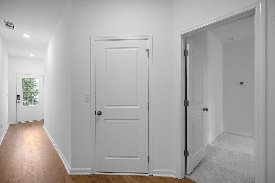 Spacious, unfurnished interior of a new home in Hampton Trace, Marietta (Image 20).