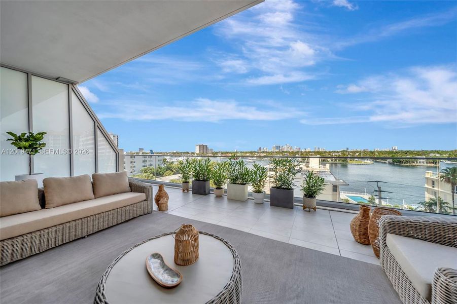 Exterior details and patio area of a home in , Fort Lauderdale (Image 25).