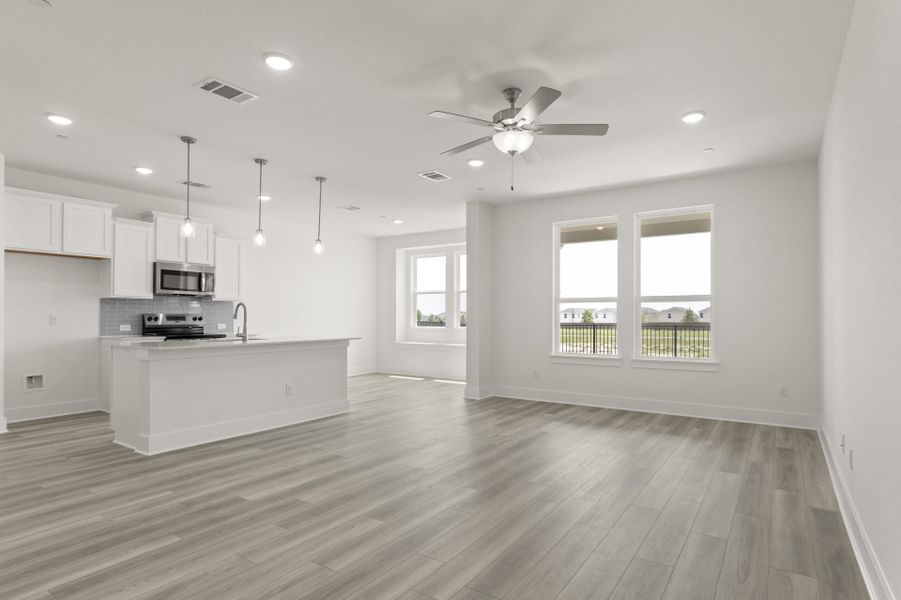 Spacious, unfurnished interior of a new home in Avery Centre, Round Rock (Image 15).