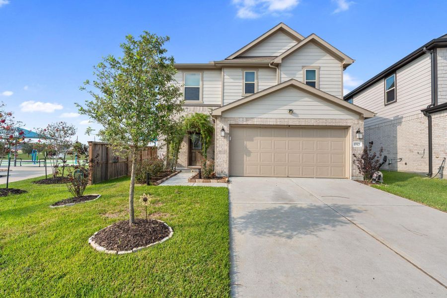 Front exterior of a new home in , Houston, TX, highlighting curb appeal (Image 21).