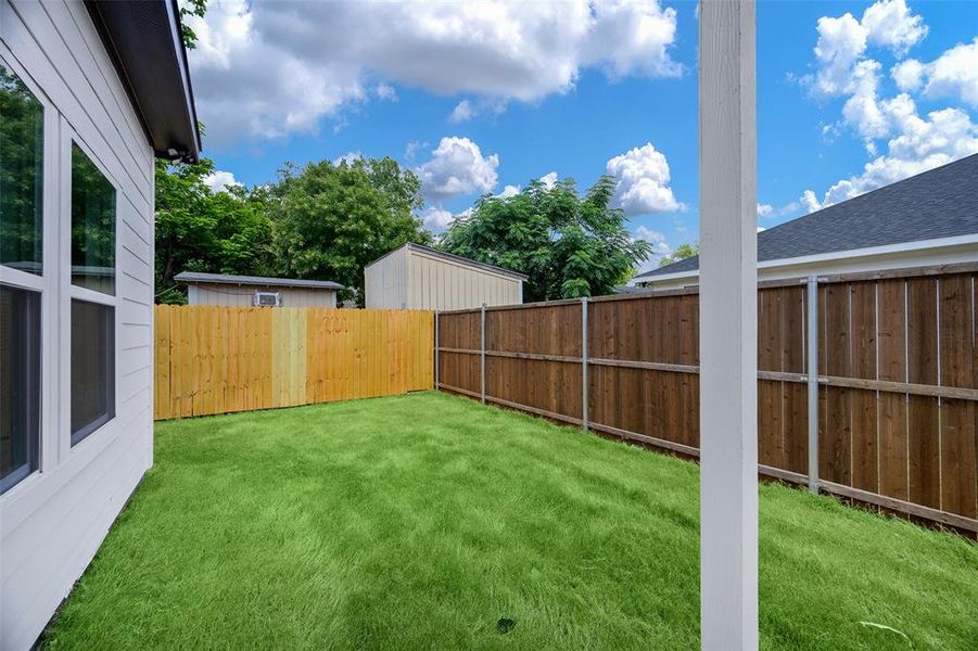 Exterior details and patio area of a home in , Dallas (Image 3).