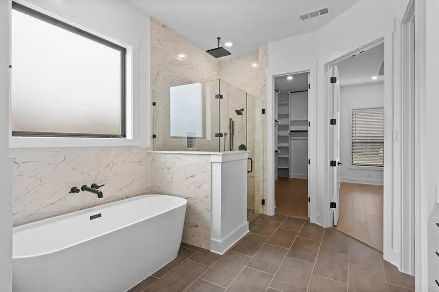 Furnished interior view inside a new home in The Woodlands, Krugerville (Image 5).