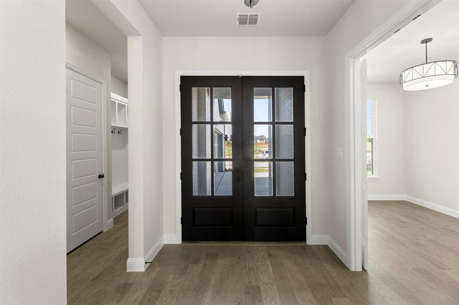 03. 3131 Fisher - Entry