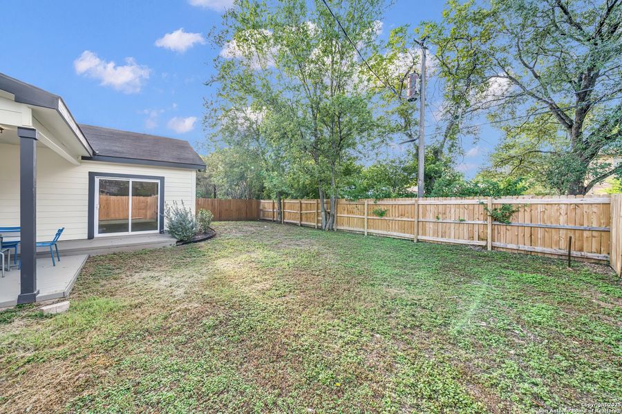 Exterior details and patio area of a home in , San Antonio (Image 19).