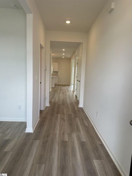 Spacious, unfurnished interior of a new home in Shiloh Trail, Wellford (Image 14).