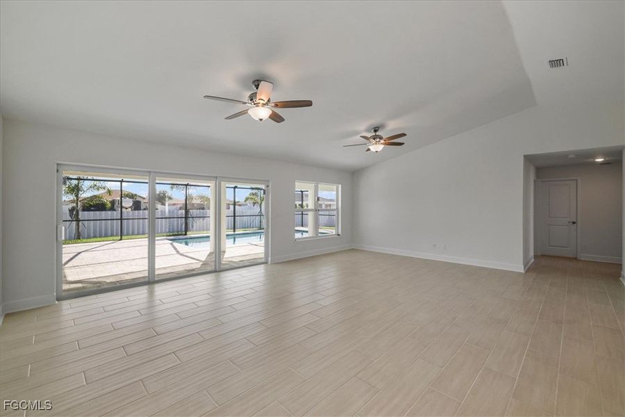 Spacious, unfurnished interior of a new home in Cape Coral, Cape Coral (Image 12).