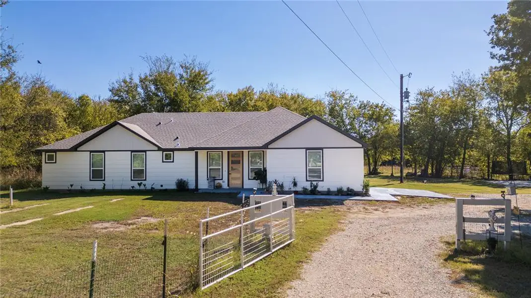 Exterior details and patio area of a home in , Wills Point (Image 24).