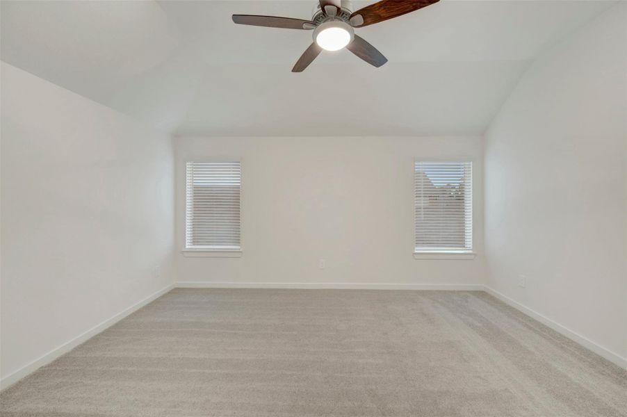 Spacious, unfurnished interior of a new home in Lone Star Landing, Montgomery (Image 29).