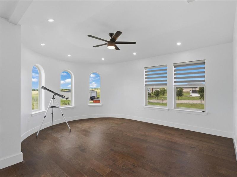 Spacious, unfurnished interior of a new home in , Krum (Image 16).
