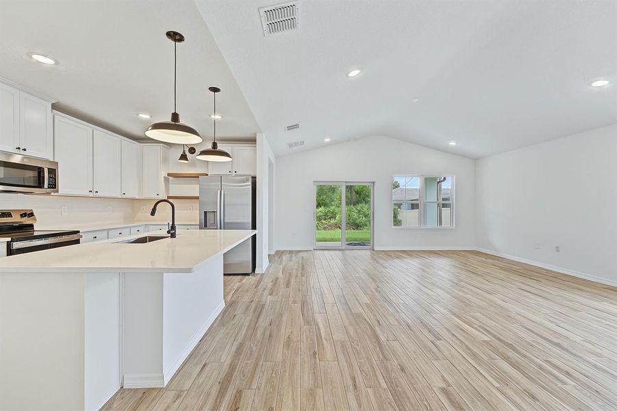 Kitchen, Great Room & Dining Area Kitchen, Great Room & Dining Area